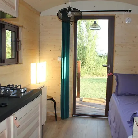 Сasa de vacaciones Mas Dou L'estele Roulotte-gite *