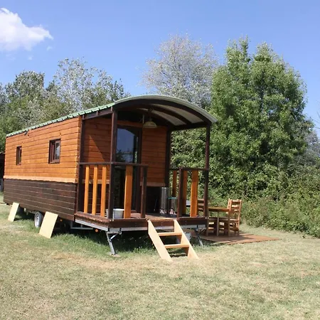 Mas Dou L'estele Roulotte-gite Holiday home Arles